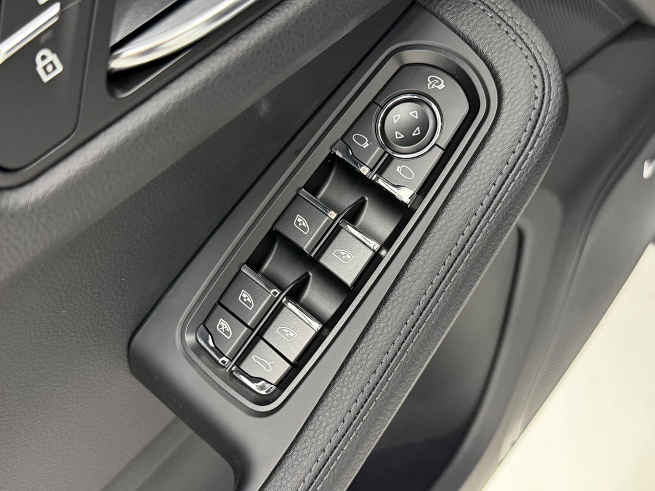 2026 Porsche Macan Newark DE