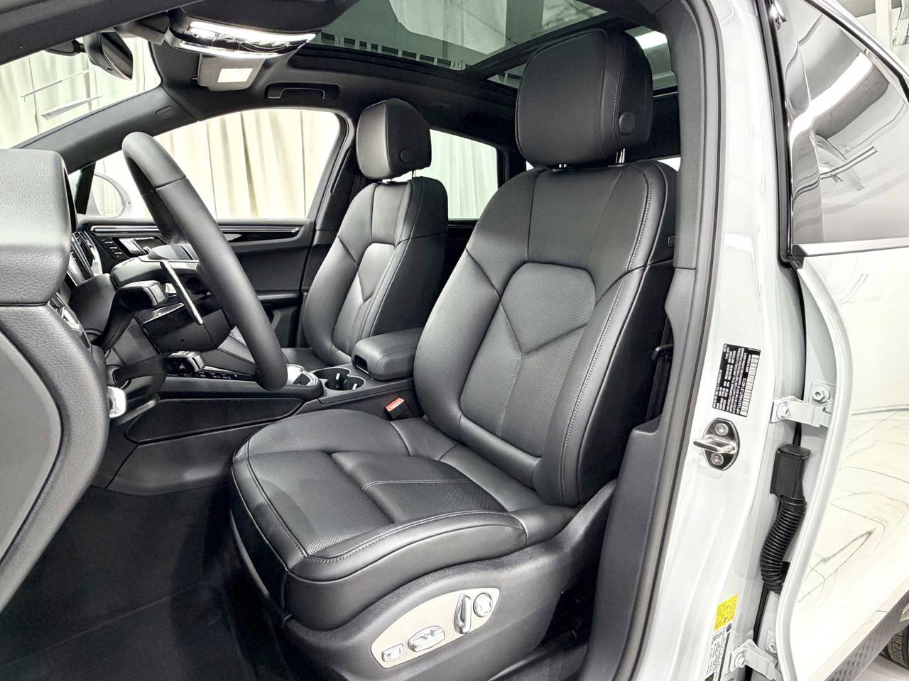 2026 Porsche Macan Newark DE