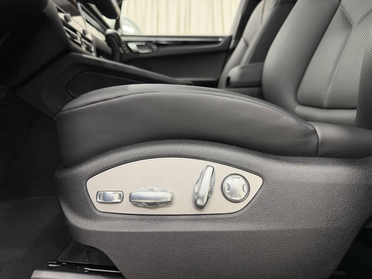 2026 Porsche Macan Newark DE