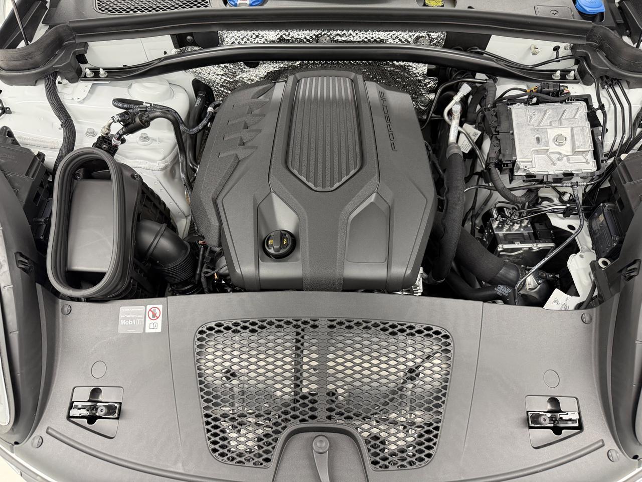 2026 Porsche Macan Newark DE
