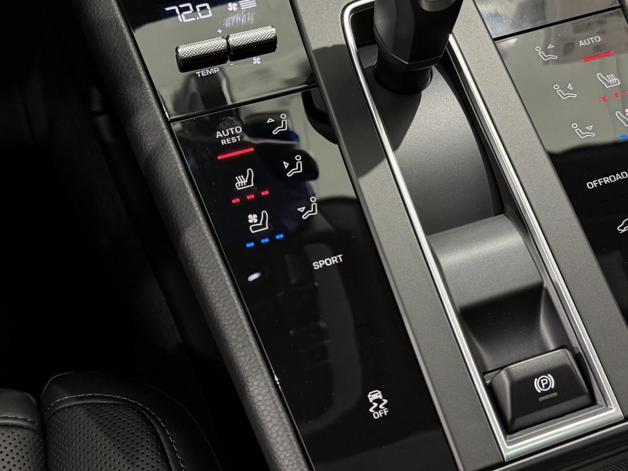 2026 Porsche Macan Newark DE