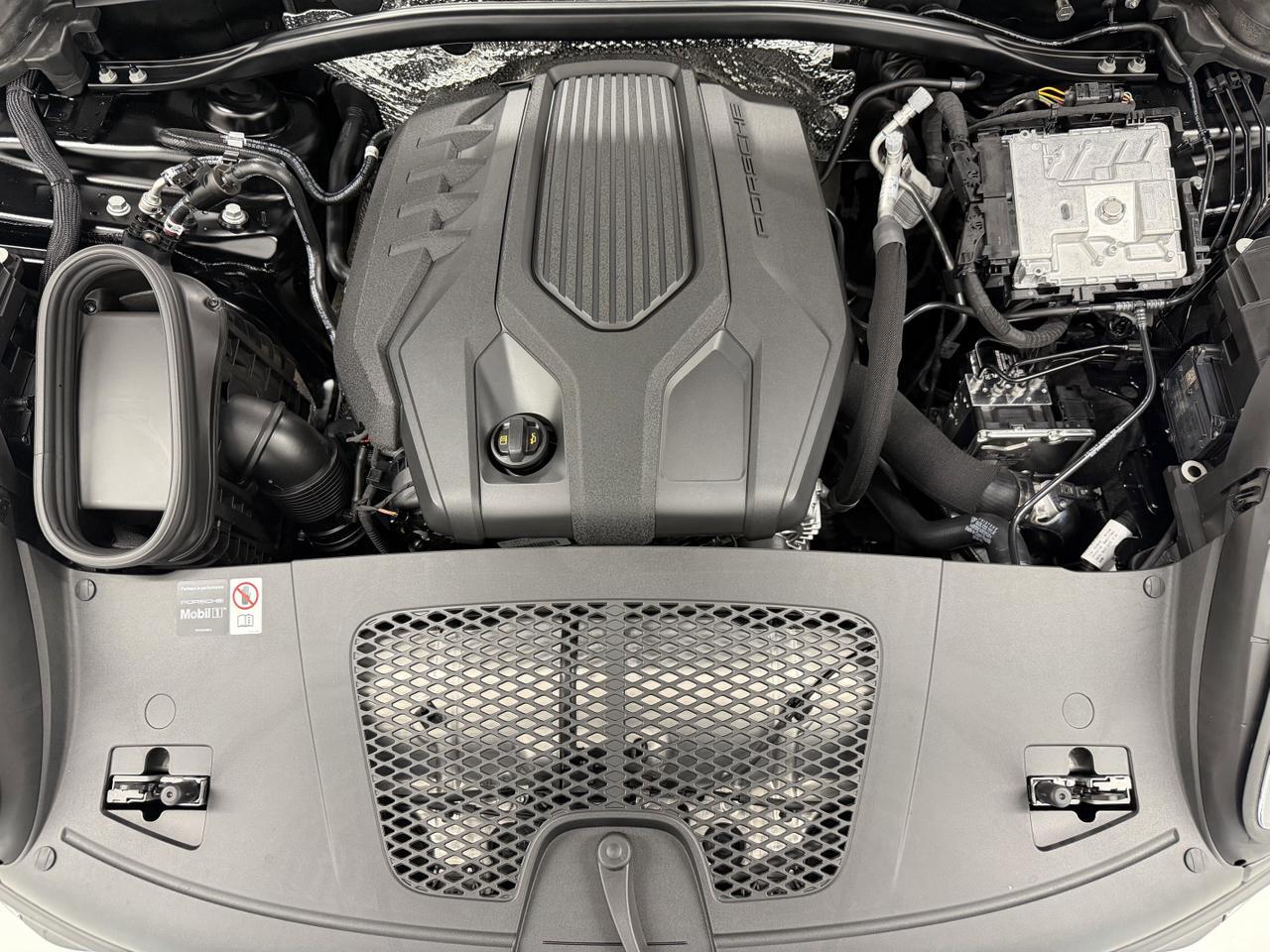 2026 Porsche Macan Newark DE