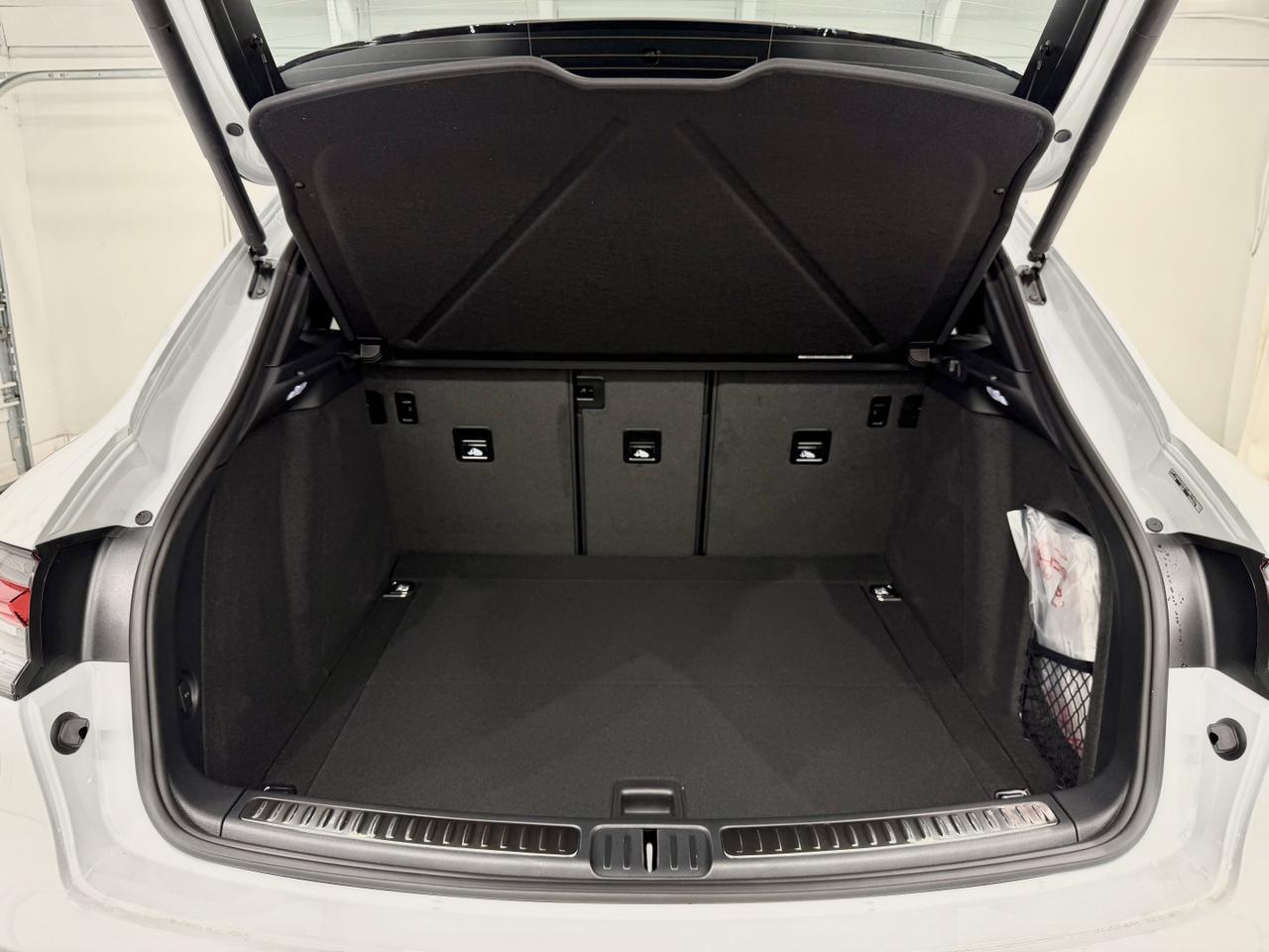 2026 Porsche Macan Newark DE