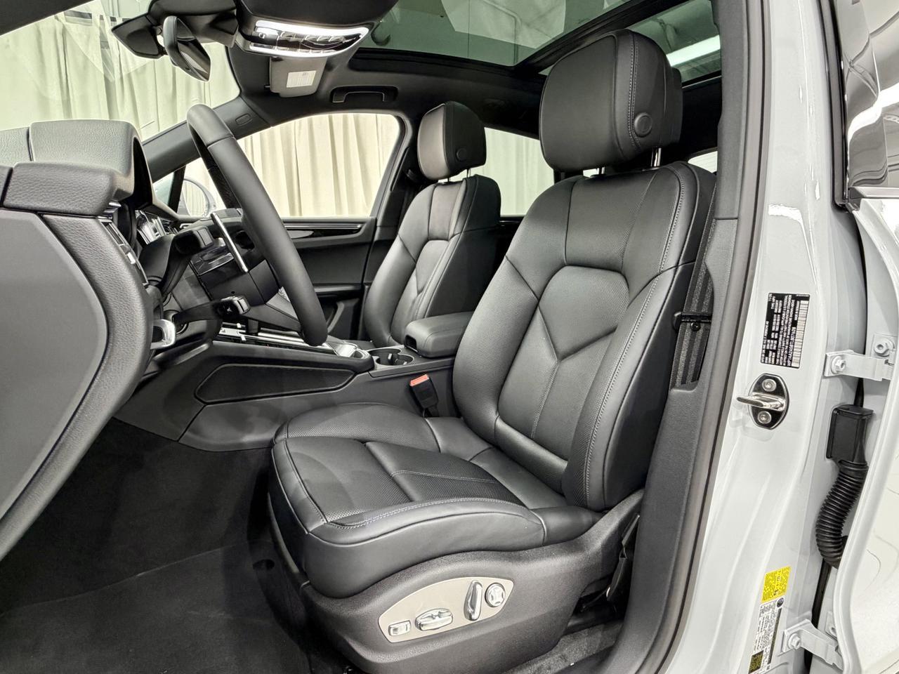 2026 Porsche Macan Newark DE