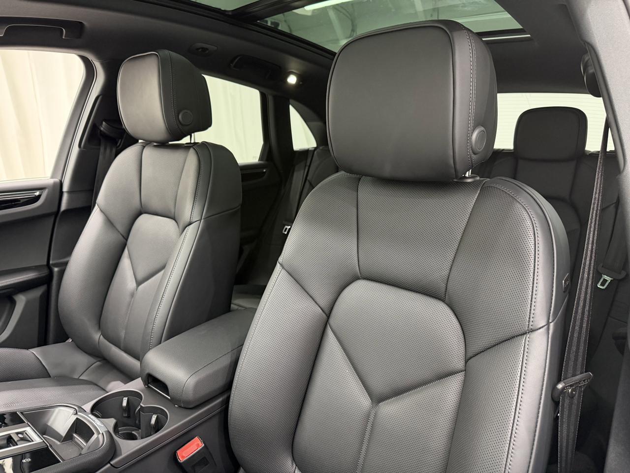 2026 Porsche Macan Newark DE