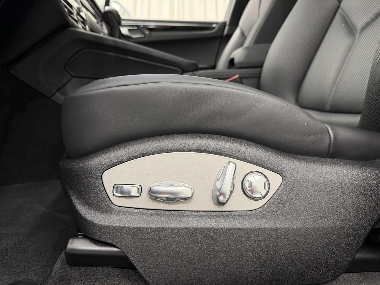 2026 Porsche Macan Newark DE