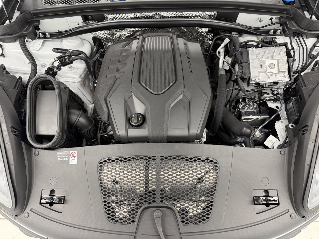 2026 Porsche Macan Newark DE