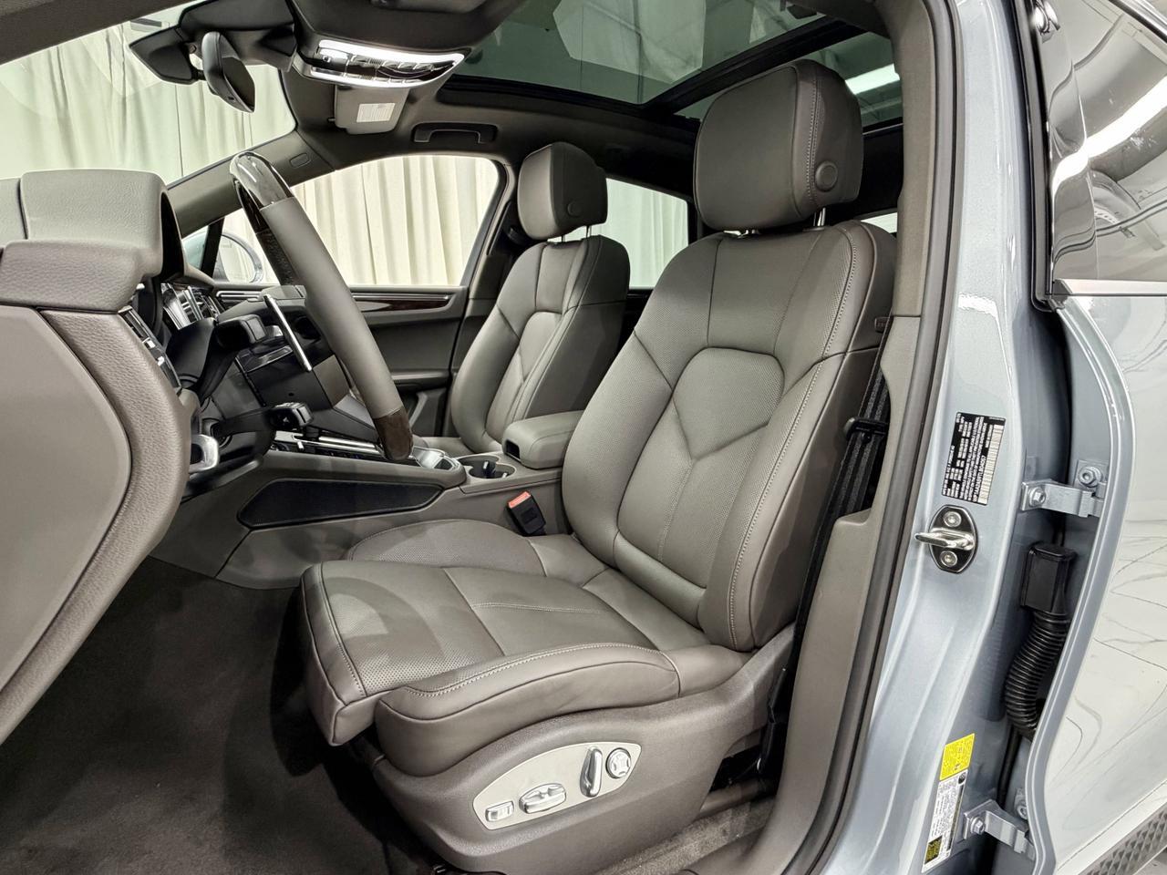 2026 Porsche Macan Newark DE