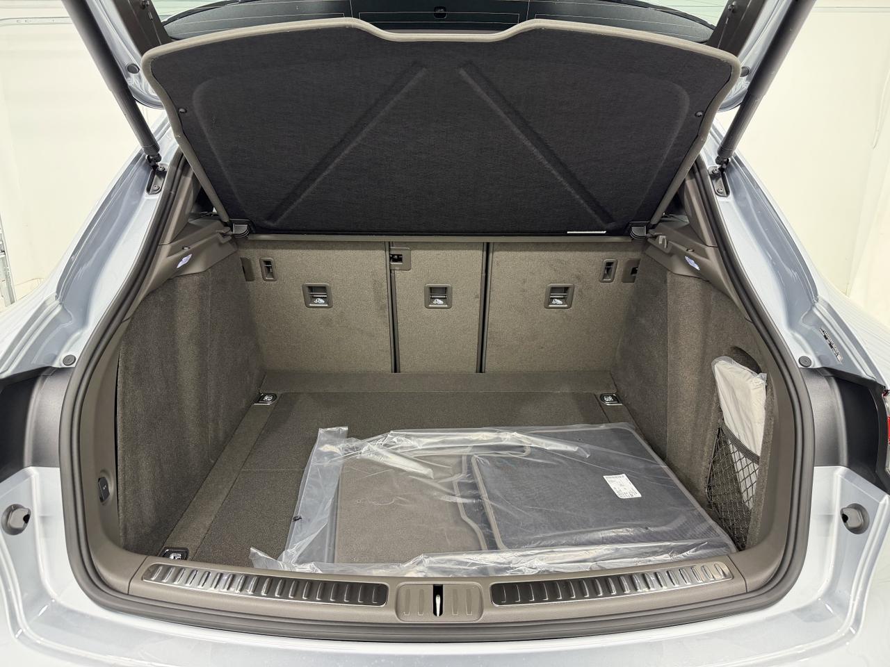 2026 Porsche Macan Newark DE