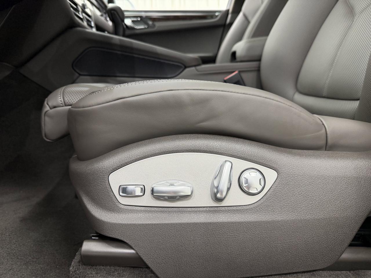 2026 Porsche Macan Newark DE