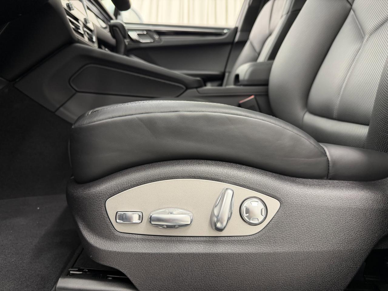 2026 Porsche Macan Newark DE