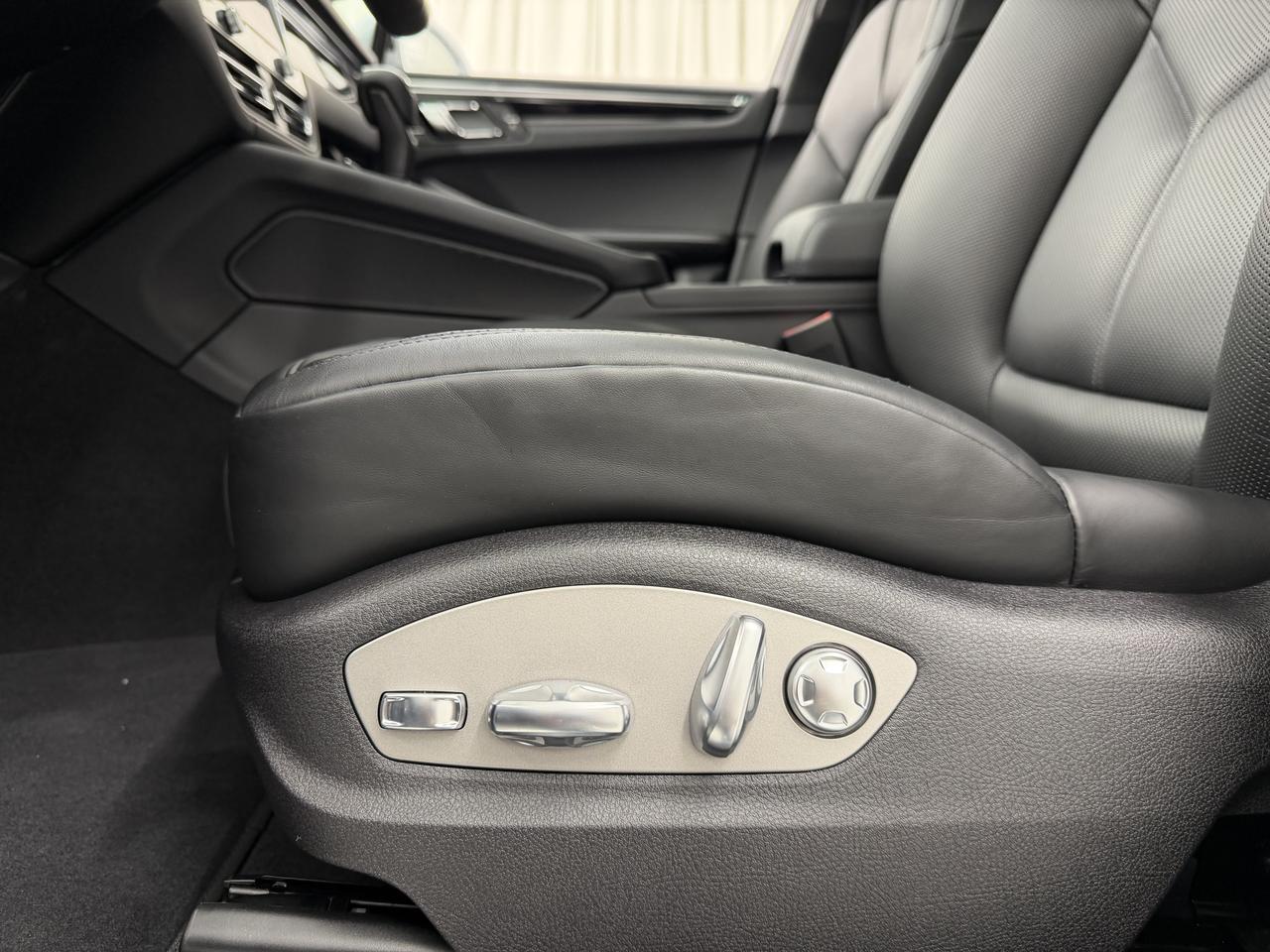 2026 Porsche Macan Newark DE