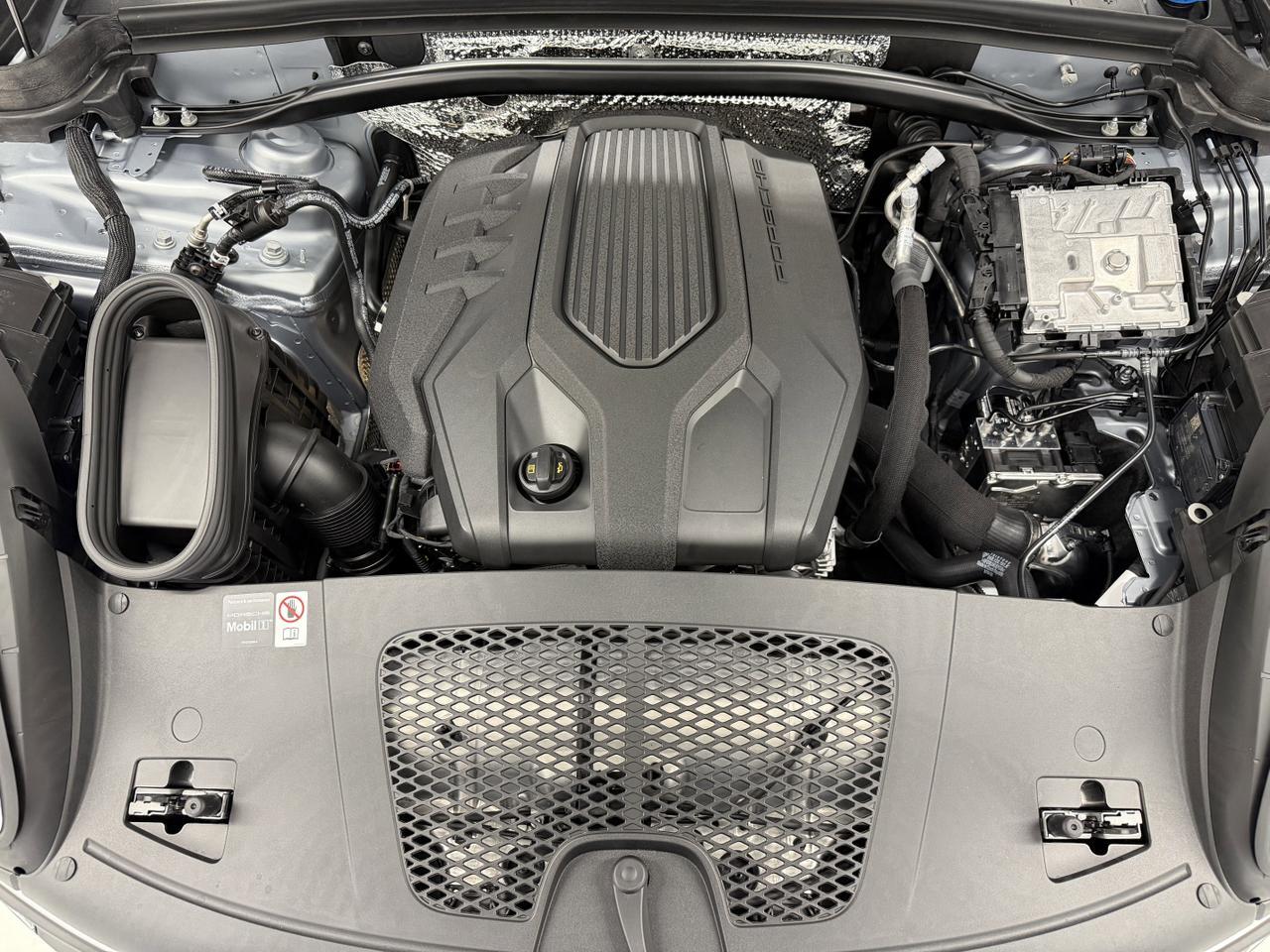 2026 Porsche Macan Newark DE