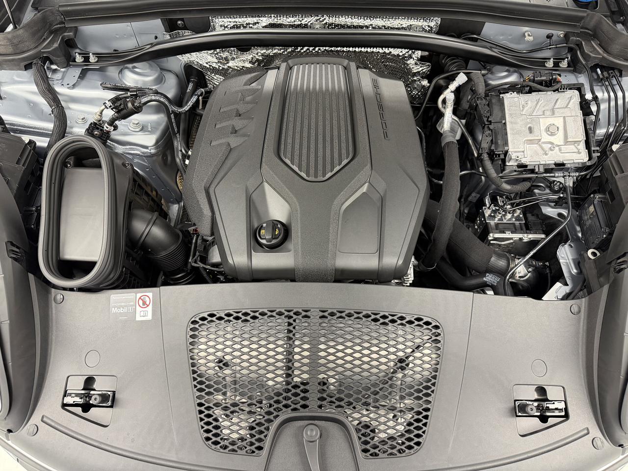 2026 Porsche Macan Newark DE