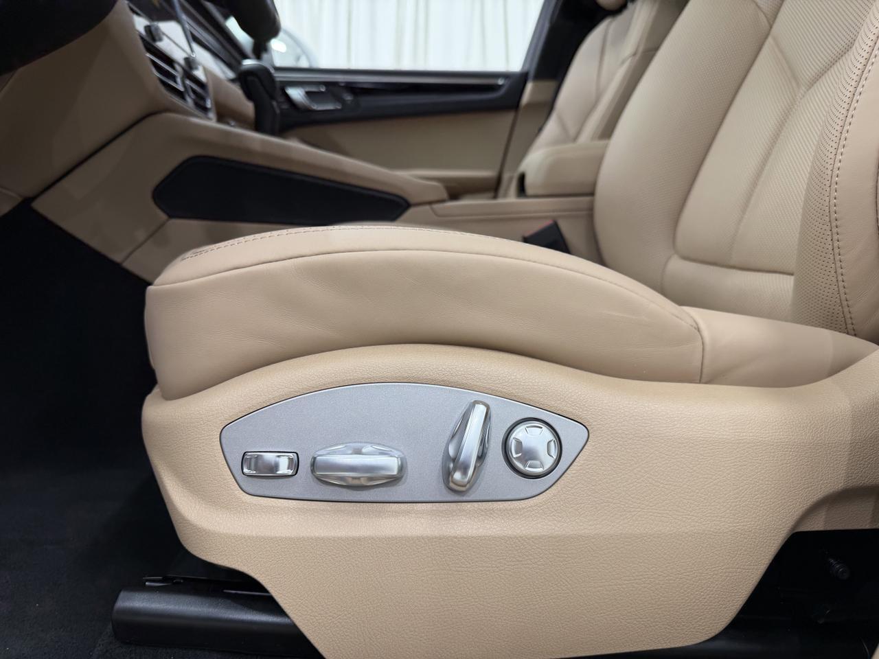 2026 Porsche Macan Newark DE
