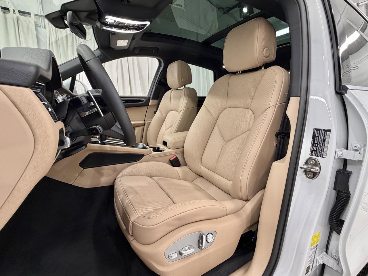 2026 Porsche Macan Newark DE