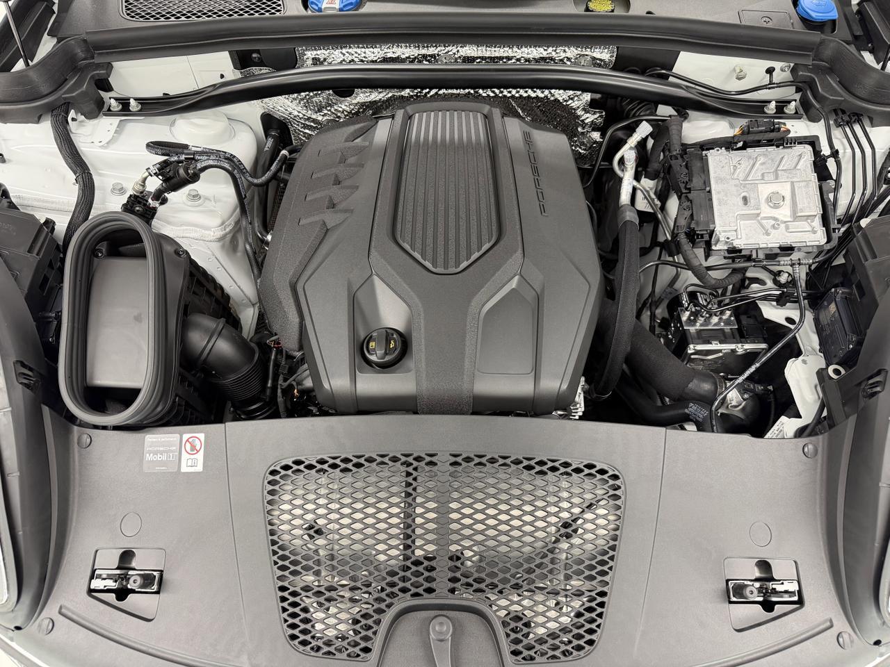 2026 Porsche Macan Newark DE