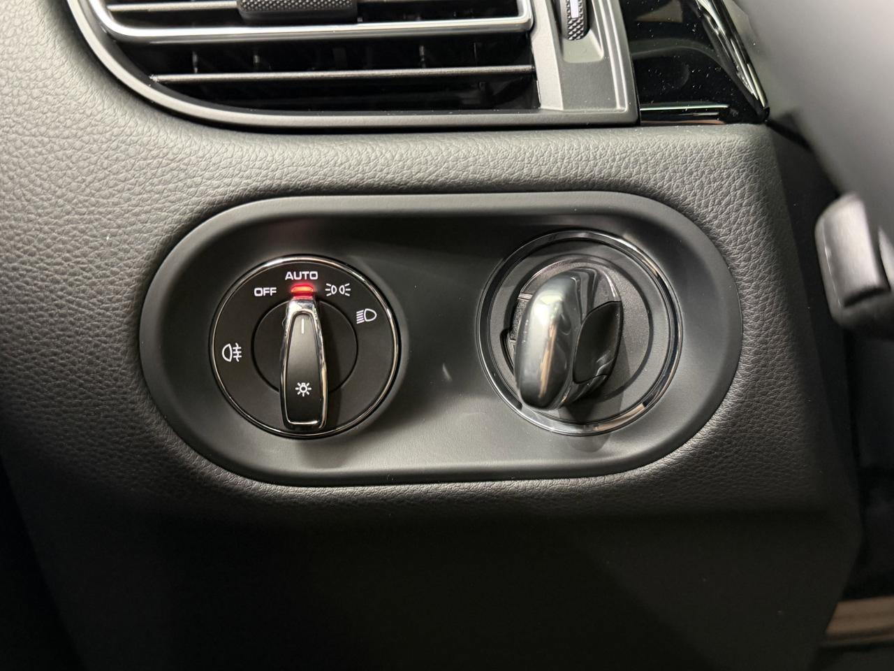 2026 Porsche Macan Newark DE
