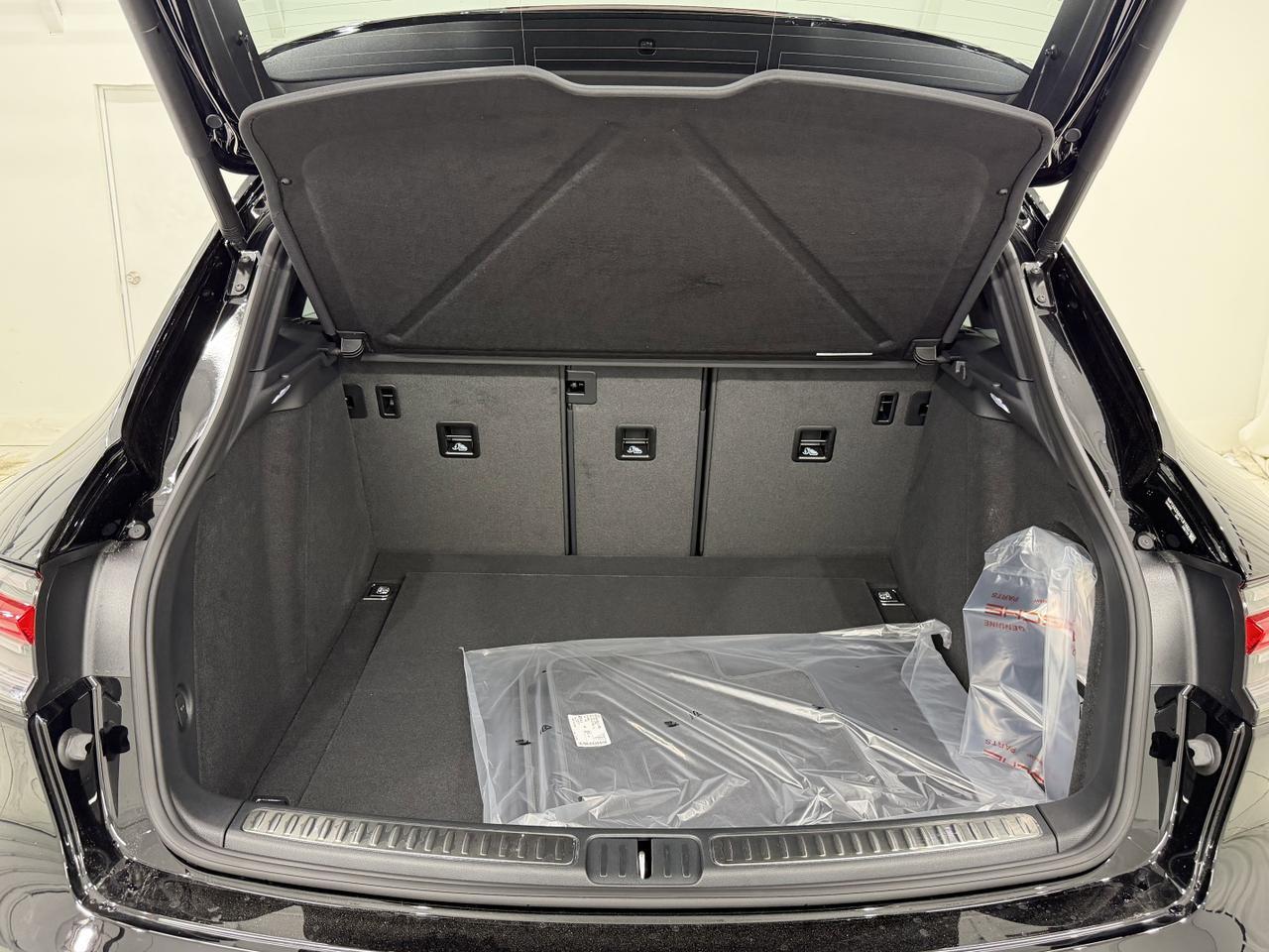 2026 Porsche Macan Newark DE