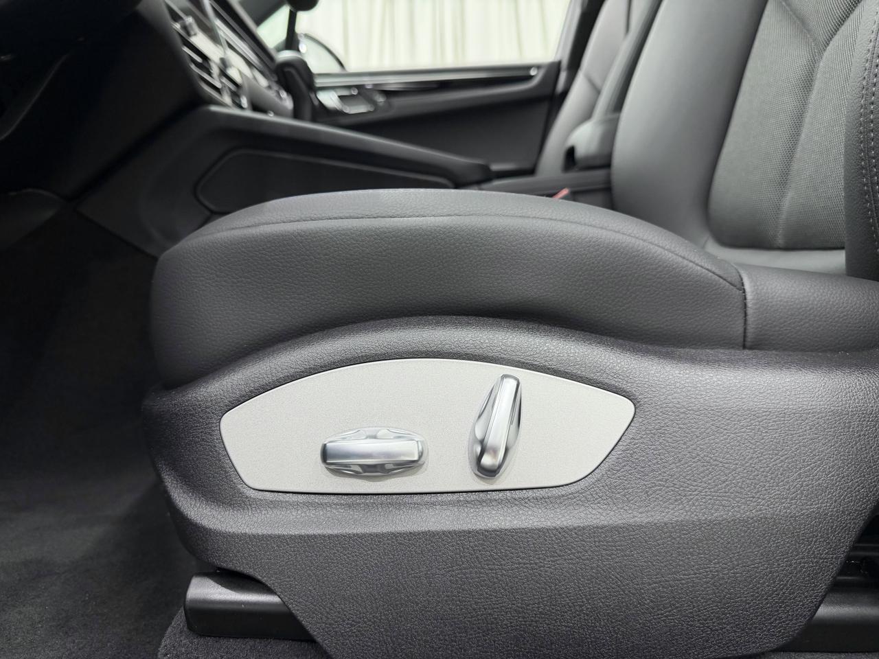 2026 Porsche Macan Newark DE