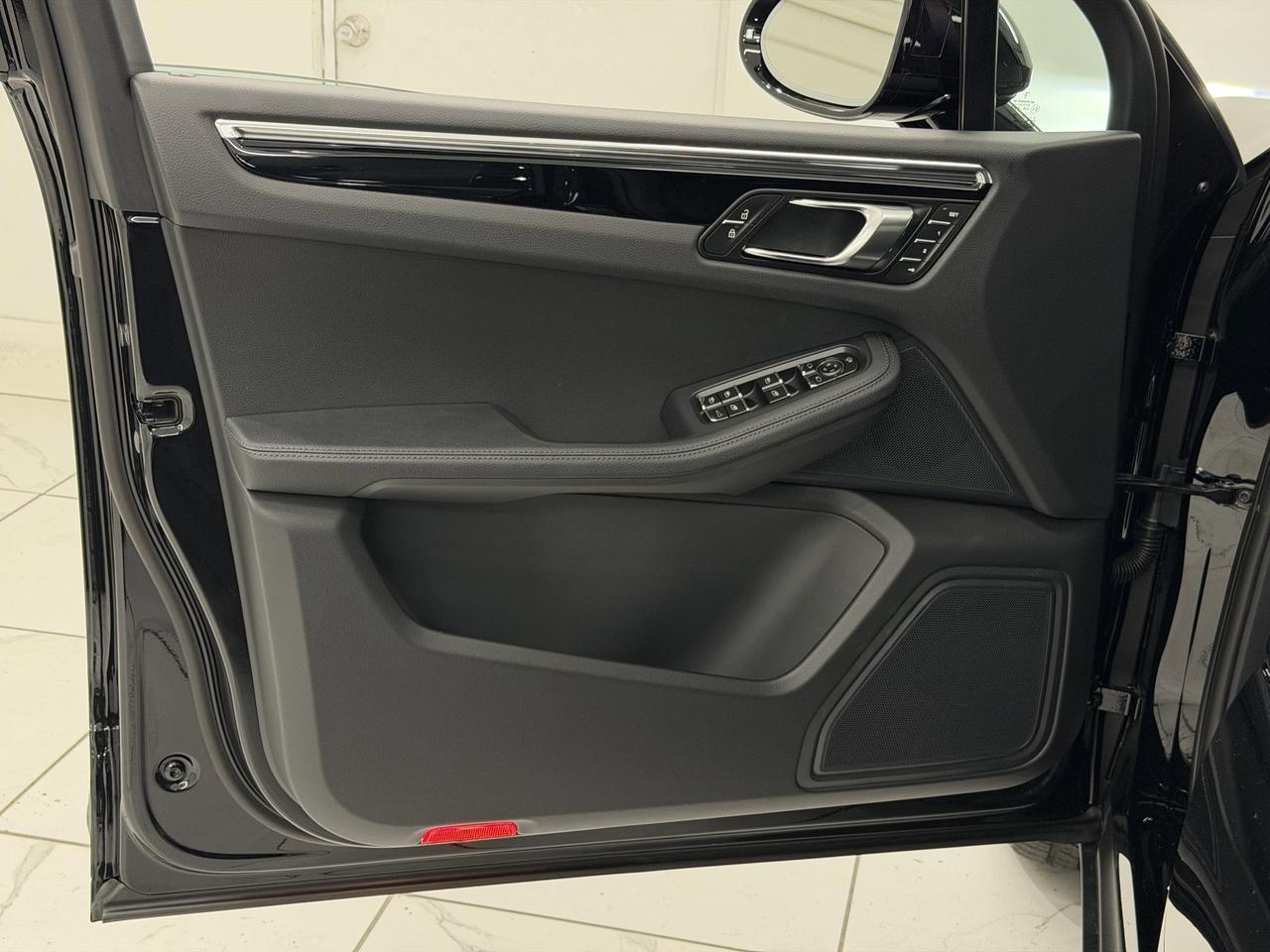 2026 Porsche Macan Newark DE