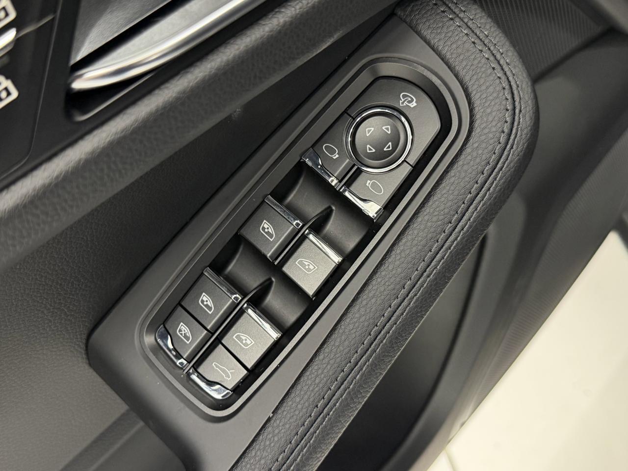 2026 Porsche Macan Newark DE