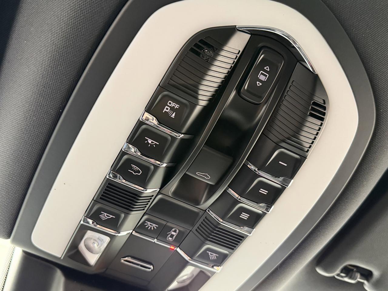 2026 Porsche Macan Newark DE