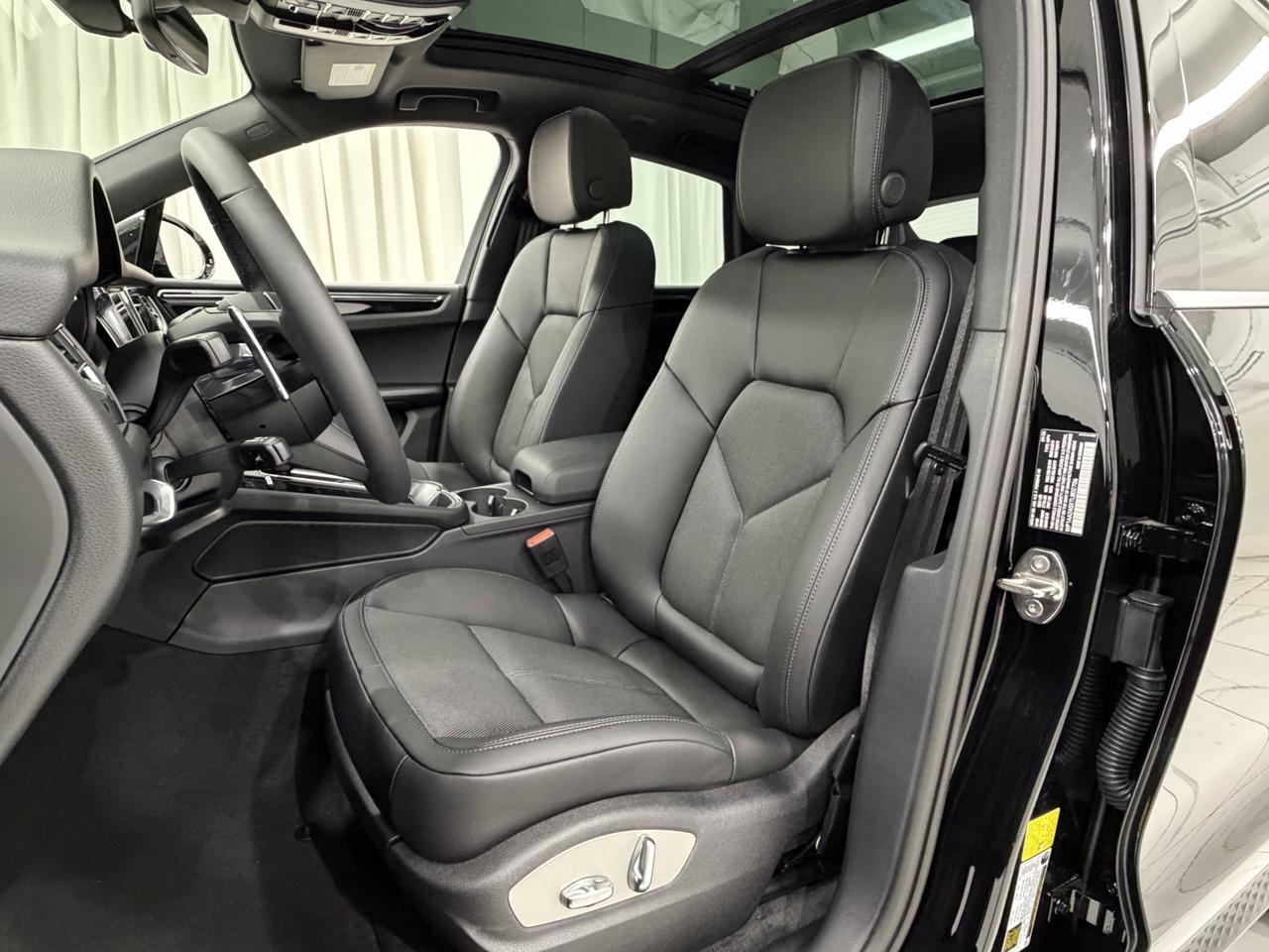 2026 Porsche Macan Newark DE