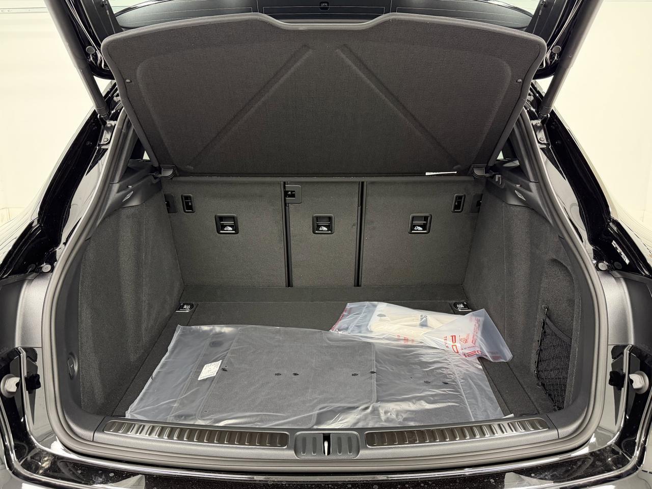 2026 Porsche Macan Newark DE