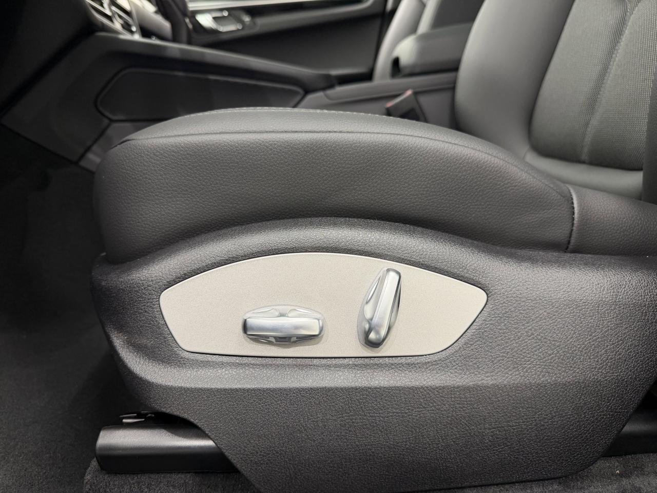2026 Porsche Macan Newark DE