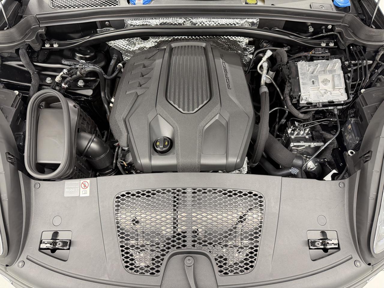 2026 Porsche Macan Newark DE