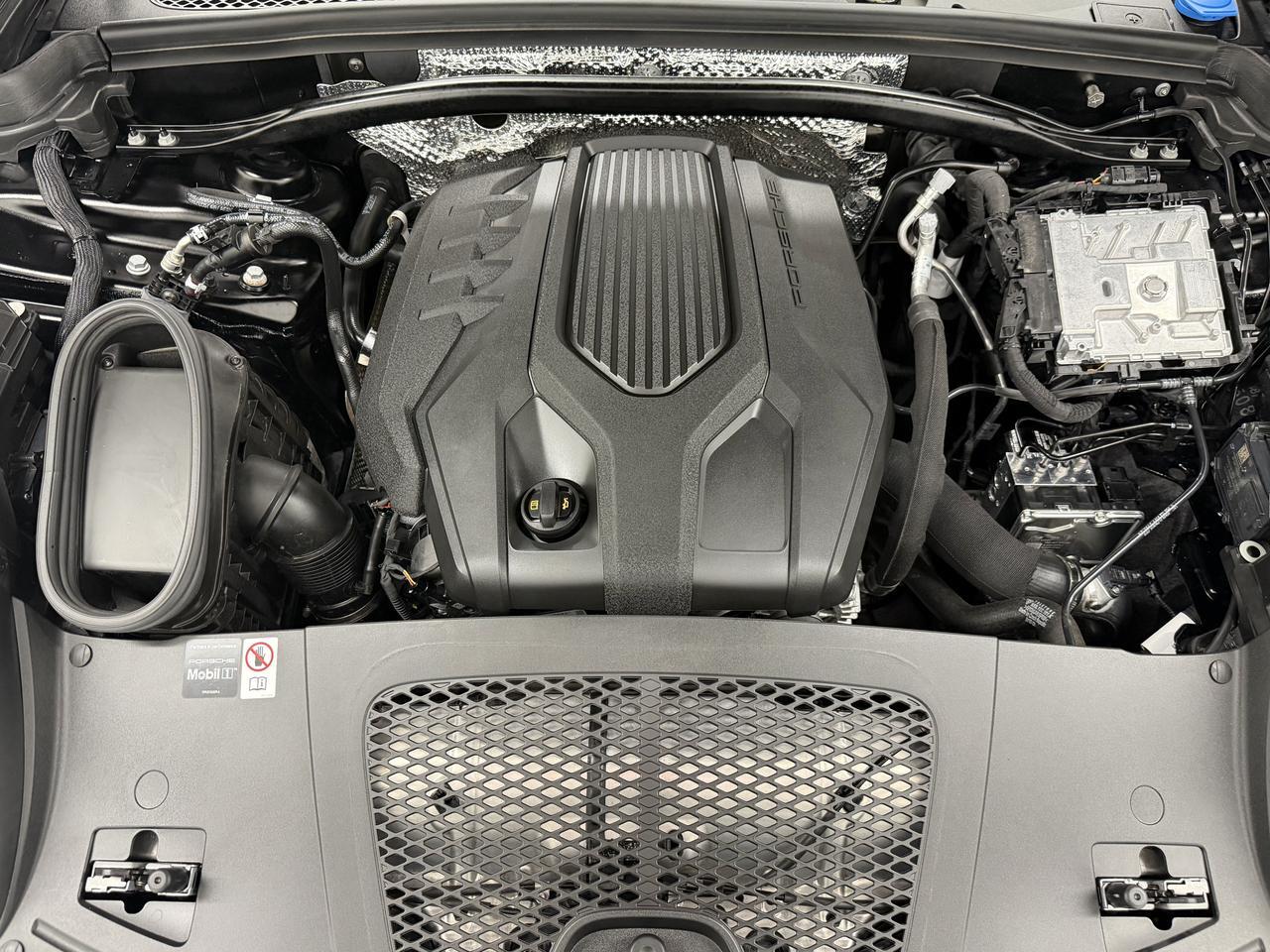2026 Porsche Macan Newark DE