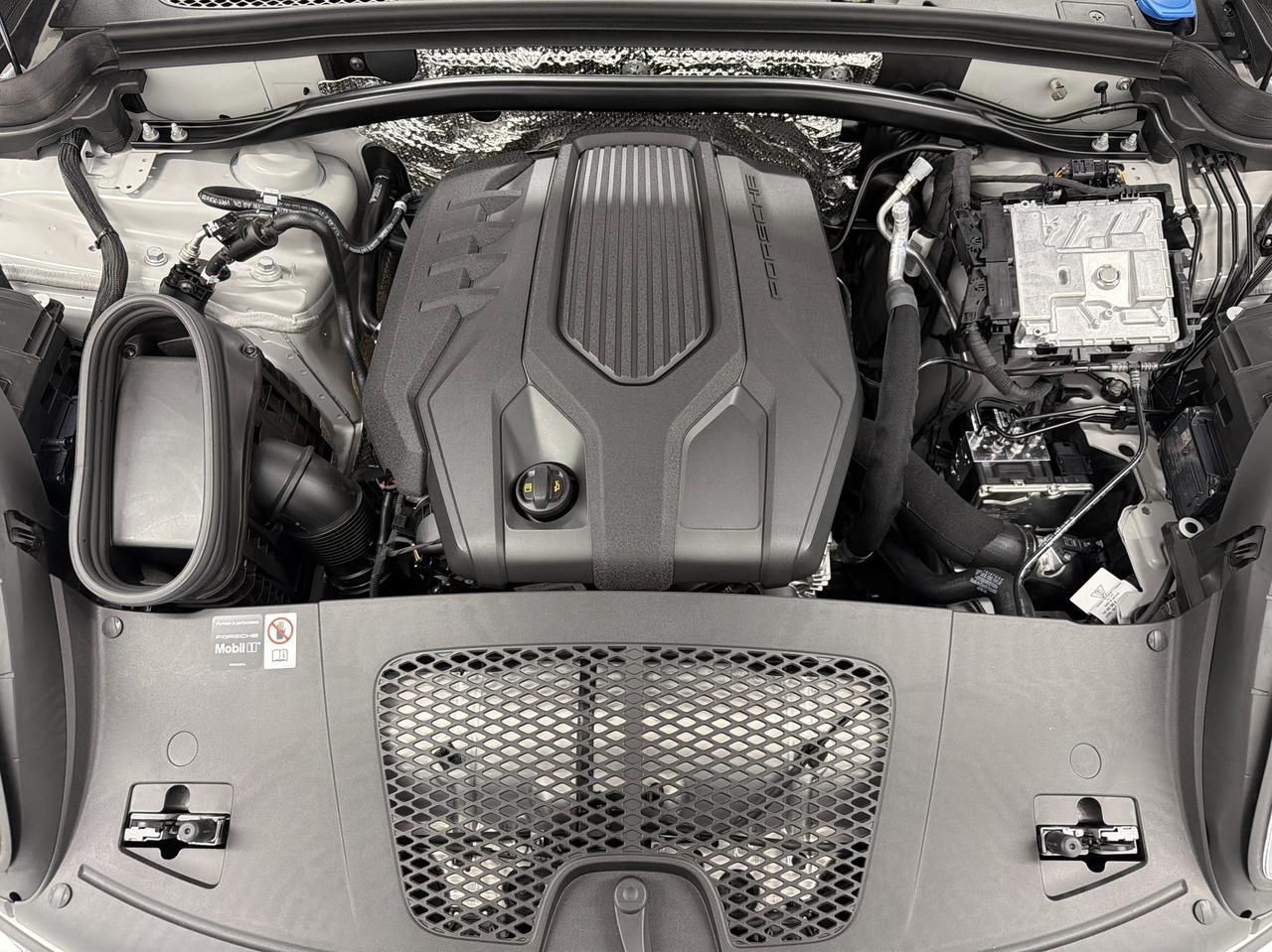 2026 Porsche Macan Newark DE