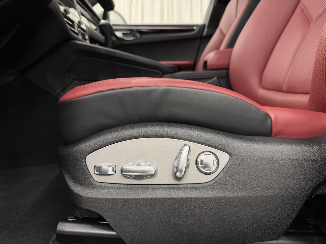 2026 Porsche Macan Newark DE