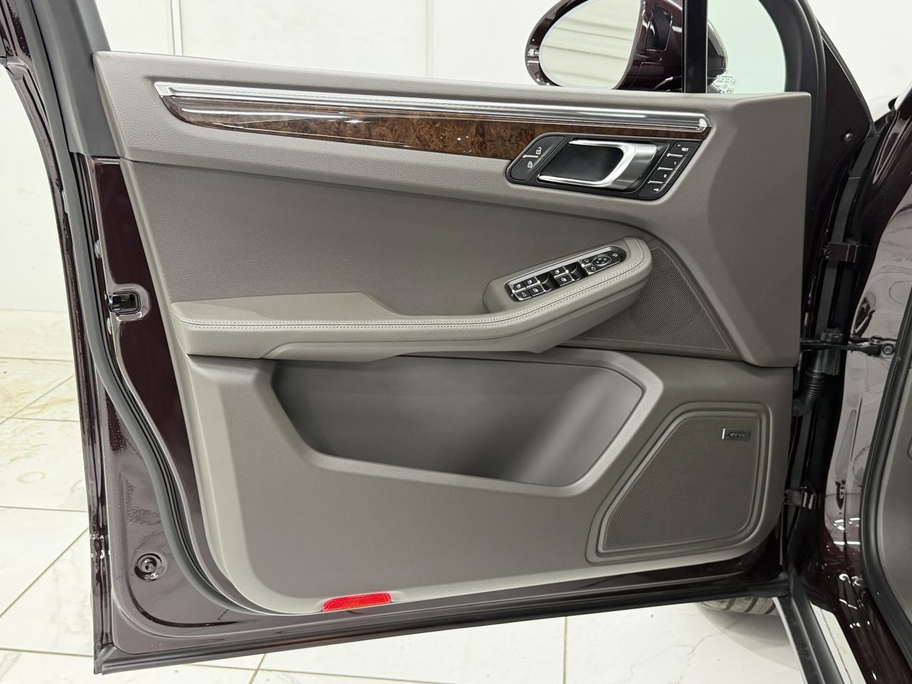 2026 Porsche Macan Newark DE