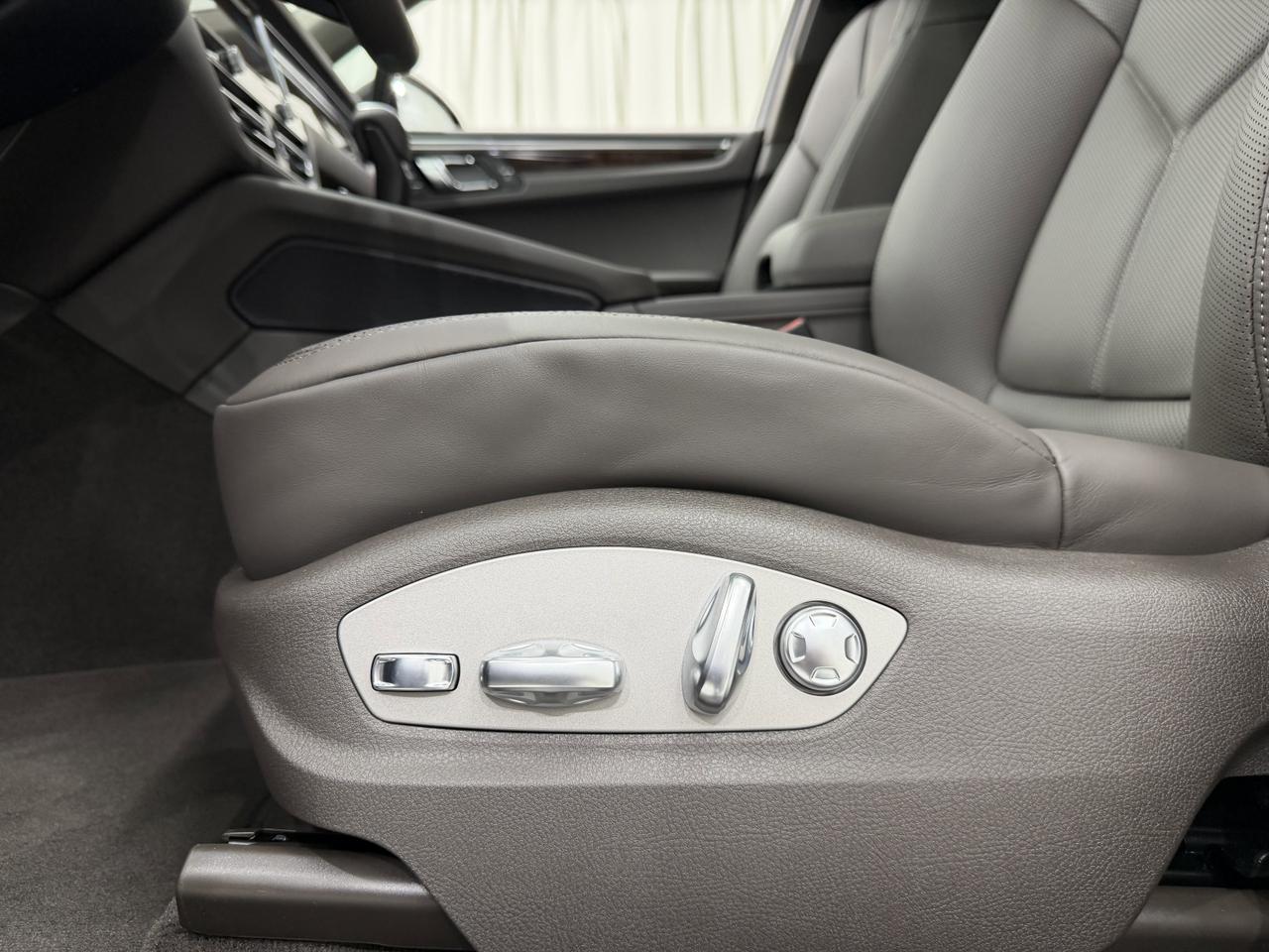 2026 Porsche Macan Newark DE