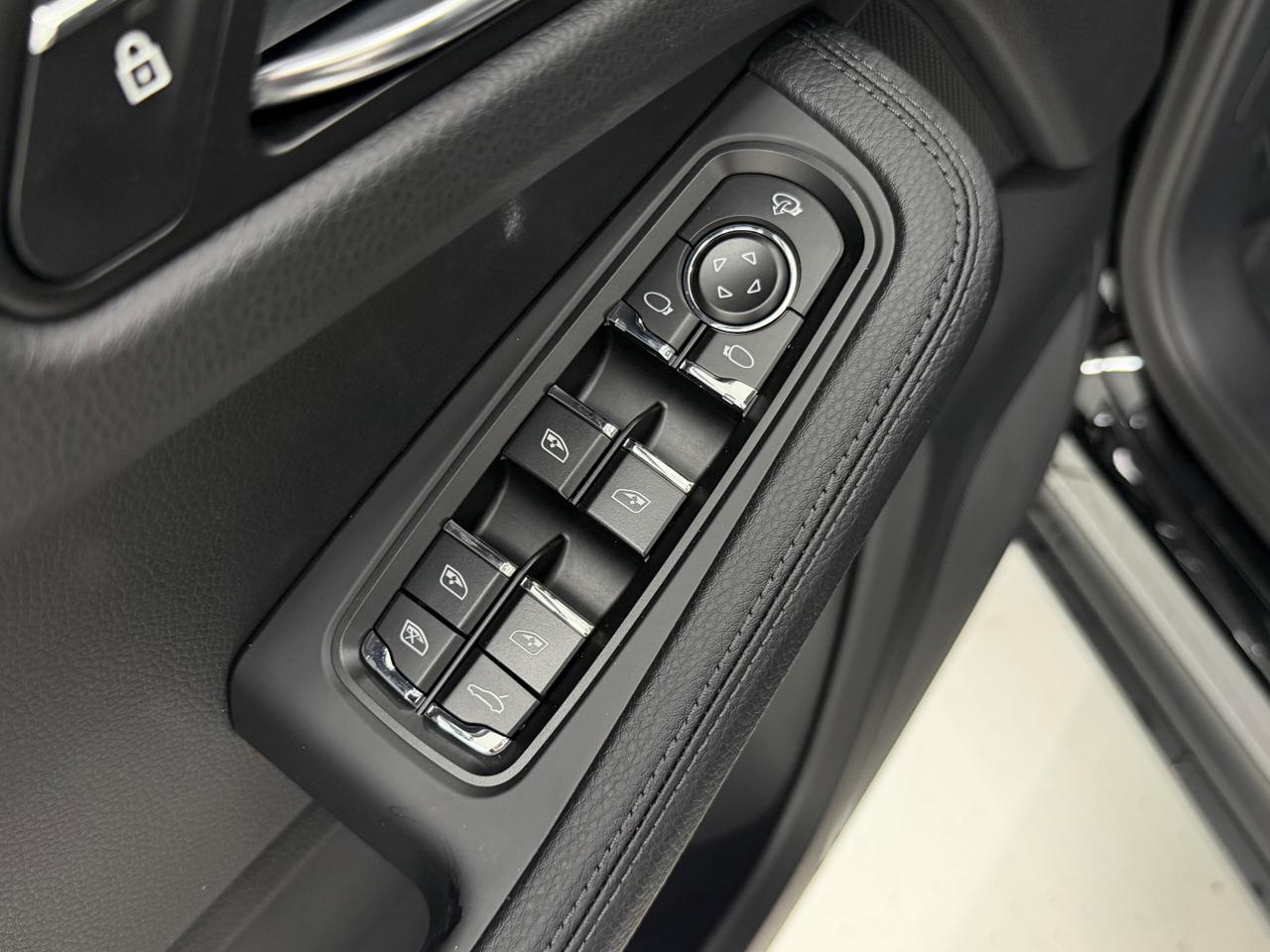 2026 Porsche Macan Newark DE