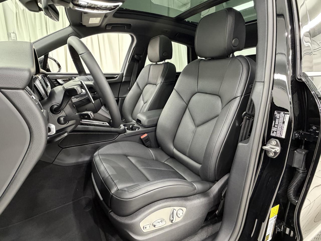 2026 Porsche Macan Newark DE