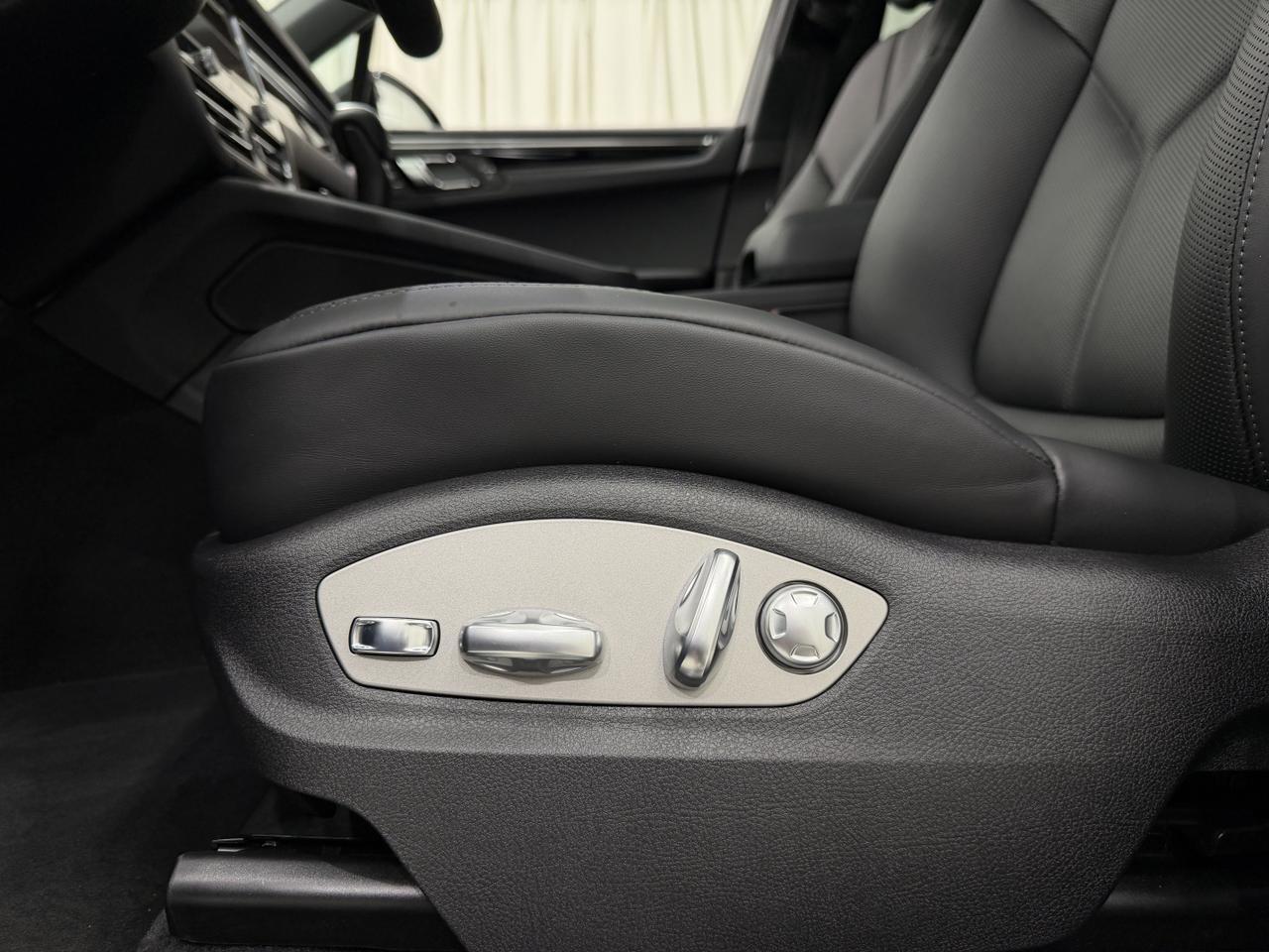 2026 Porsche Macan Newark DE