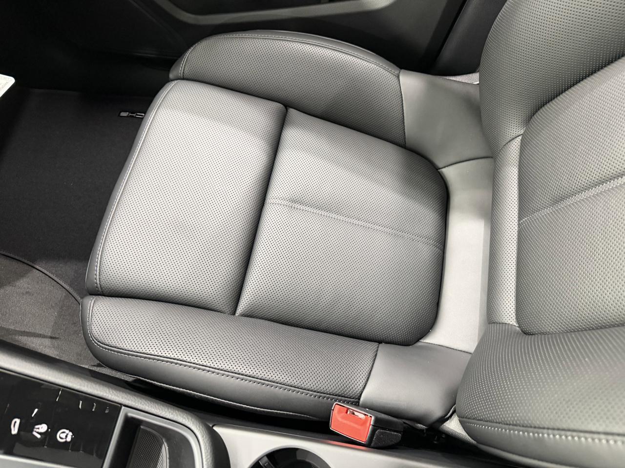2026 Porsche Macan Newark DE