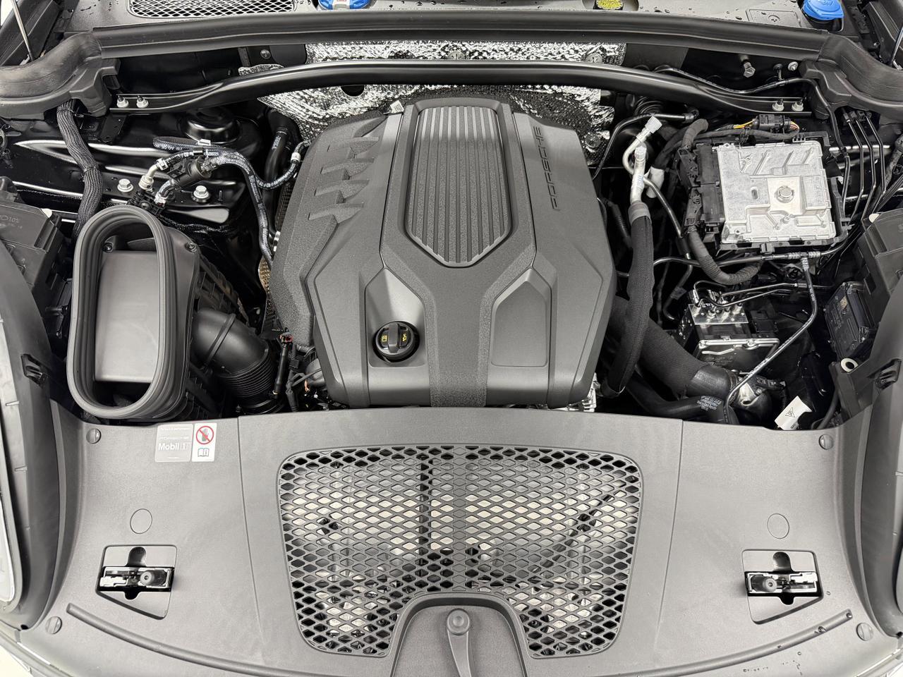 2026 Porsche Macan Newark DE