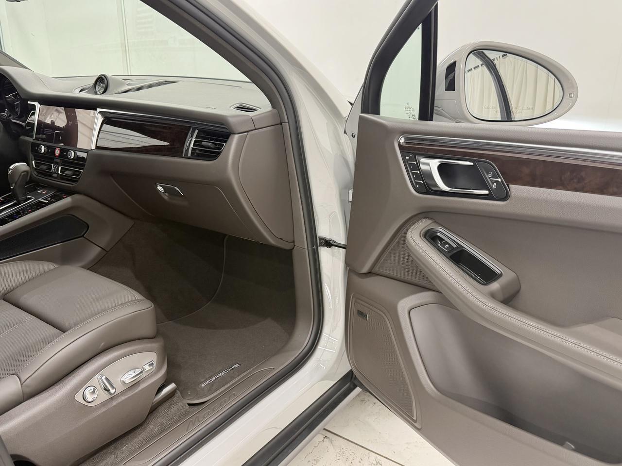 2026 Porsche Macan Newark DE