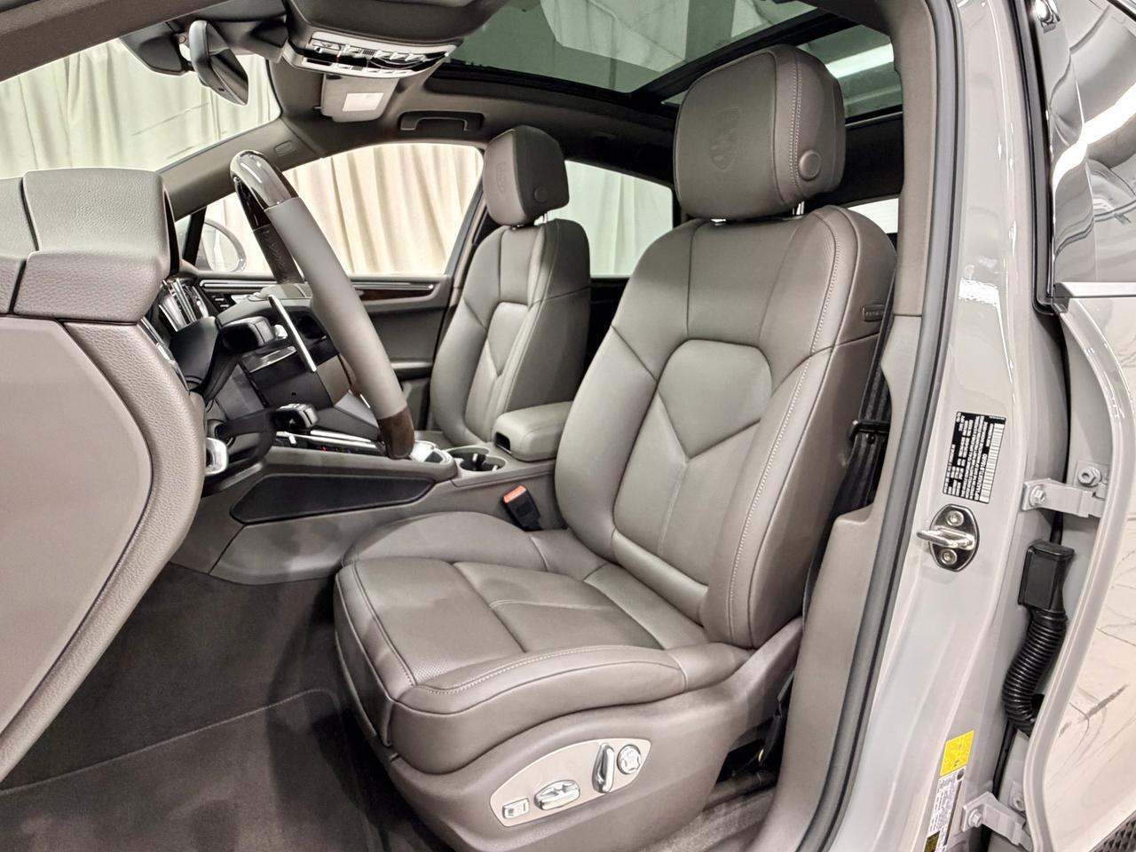 2026 Porsche Macan Newark DE