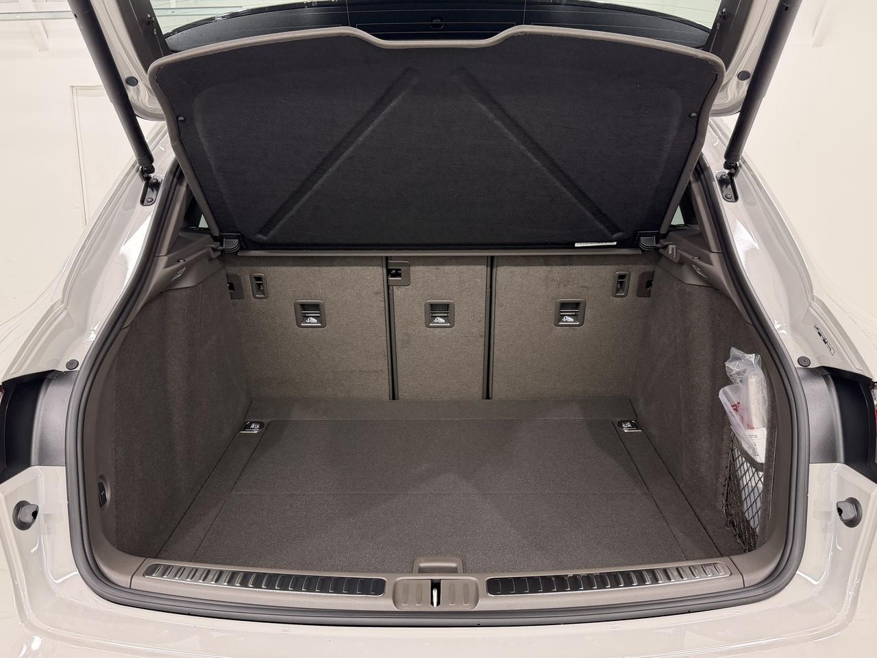 2026 Porsche Macan Newark DE