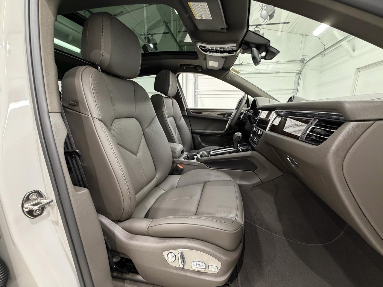 2026 Porsche Macan Newark DE