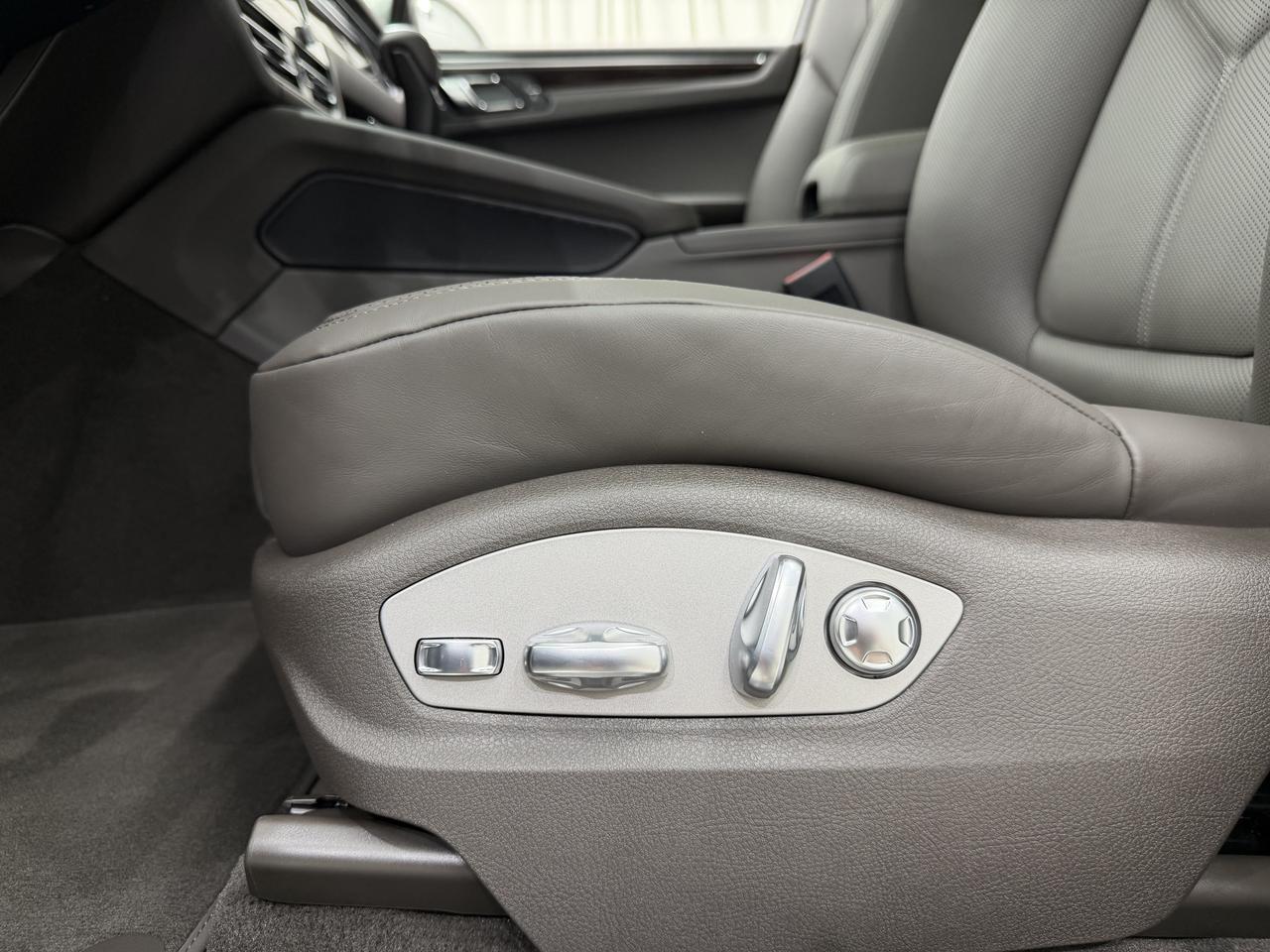 2026 Porsche Macan Newark DE