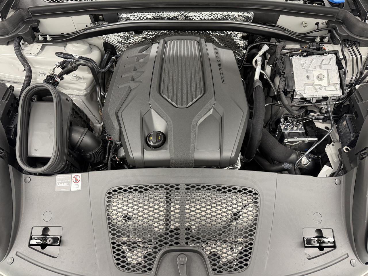 2026 Porsche Macan Newark DE