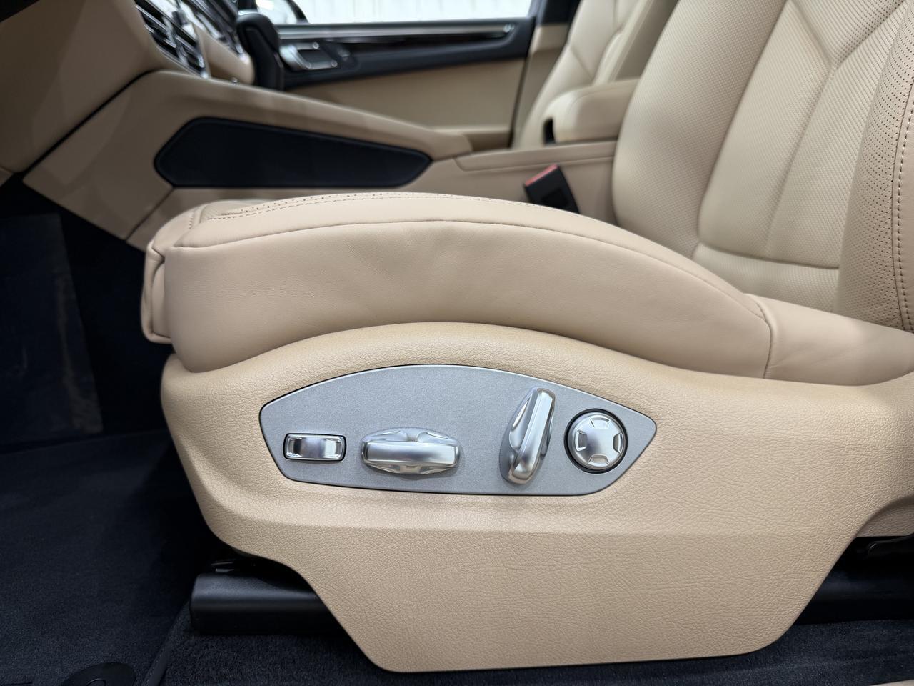 2026 Porsche Macan Newark DE
