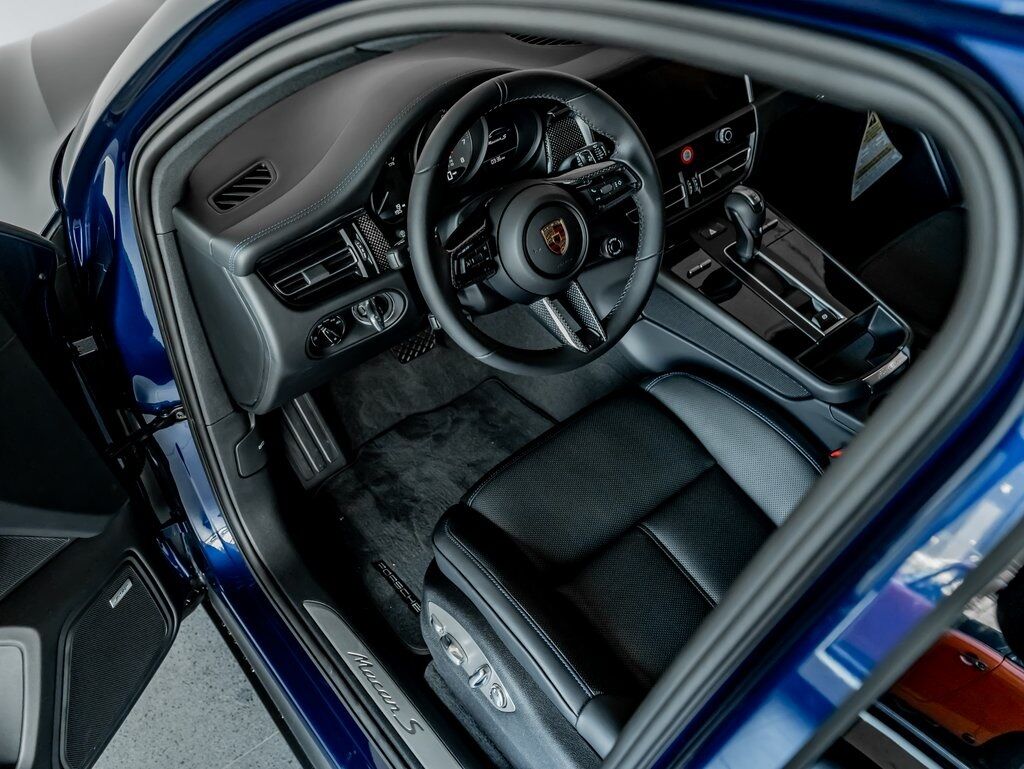 2026 Porsche Macan S photo 4