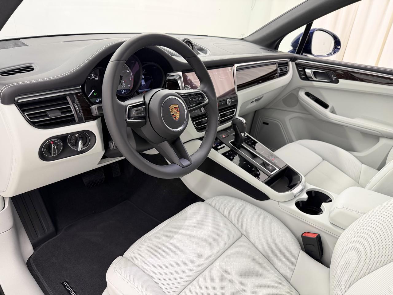2026 Porsche Macan S photo 4